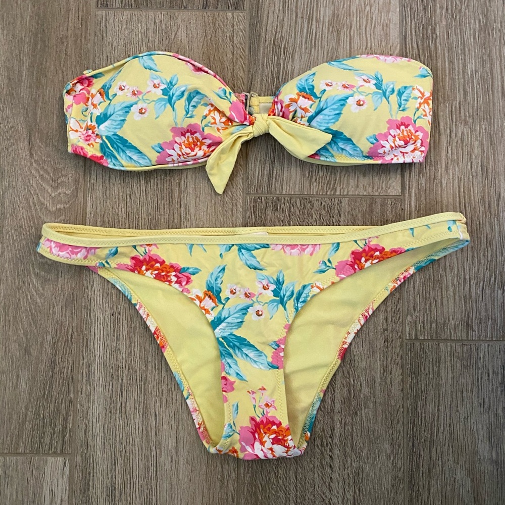 Abercrombie & Fitch Women’s Bikini - Medium